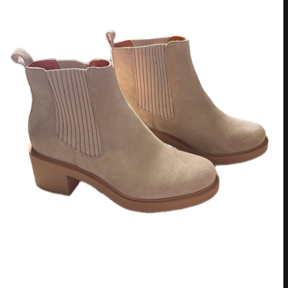 Andre Assous GEMMA SUEDE CHELSEA BOOT Size 9 Color sesame/ Never Worn